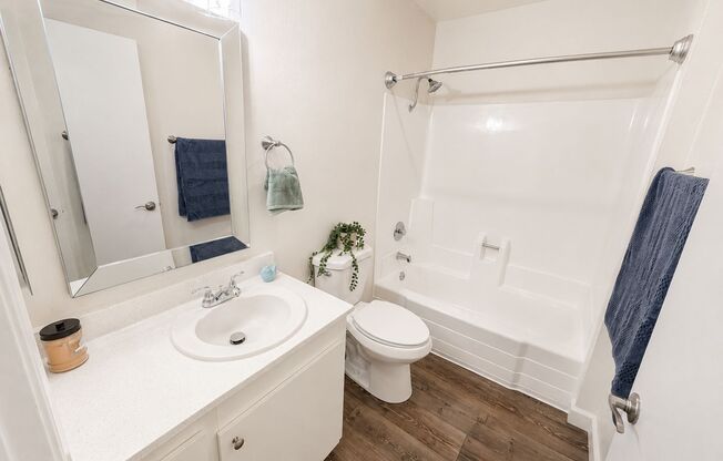 2 beds, 1 bath, 900 sqft, $1,995, Unit 24