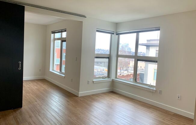 Top floor unit in highly desirable Press condominium building.  1 bed 1 bath with parking.