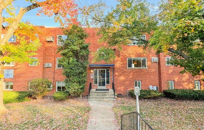 Stylishly Updated 2 Bed 1 Bath Condo In Beautiful Engleside - Water Included