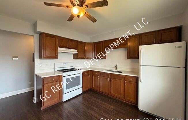 1044 S YORK RD