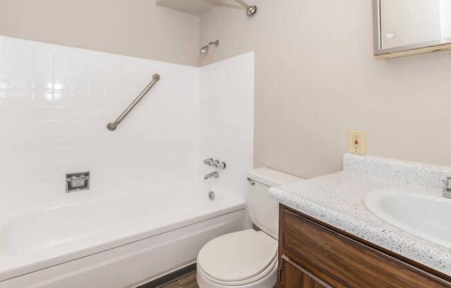 2 beds, 1 bath, 900 sqft, $1,179