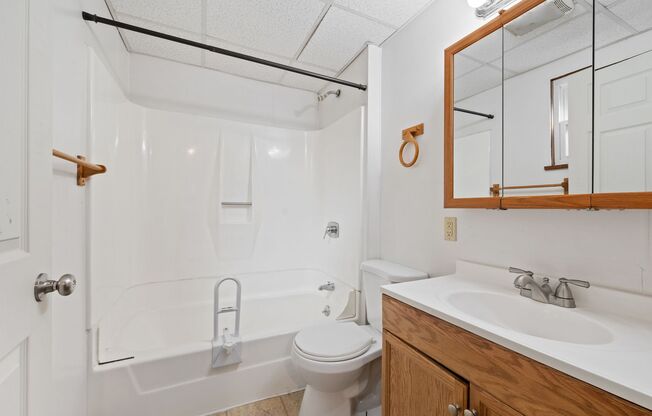 Stunning 4 bedroom home in Ambridge available now!