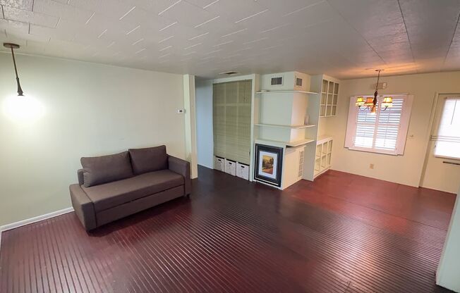 Beautiful 1 bedroom 1 bath Manufactured home for rent in Regency Cove, a 55+ gated community.