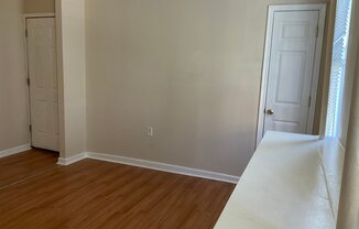 116 W 25 ST