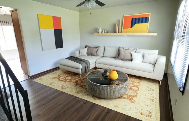 2 beds, 1.5 baths, 907 sqft, $1,400, Unit 19D