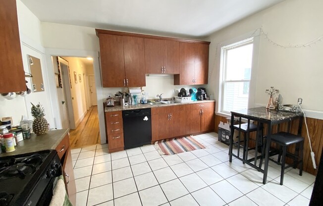 4 beds, 1 bath, $4,000, Unit 2