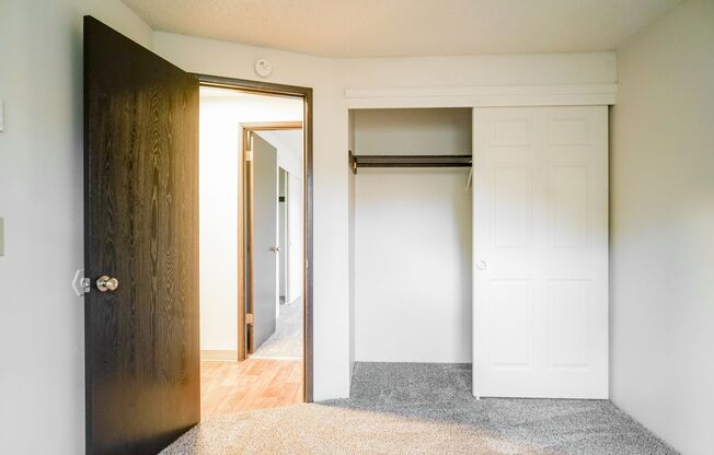 3 beds, 1 bath, 950 sqft, $1,620, Unit C-08