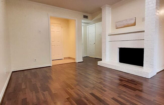 Gorgeous Condo in the heart of Addison!