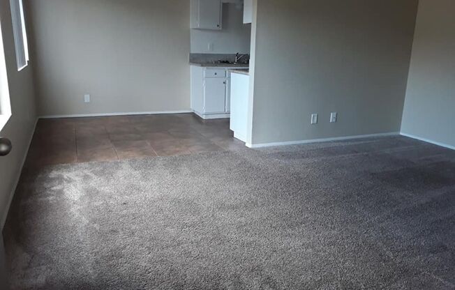 1 bed, 1 bath, 700 sqft, $1,800, Unit 32