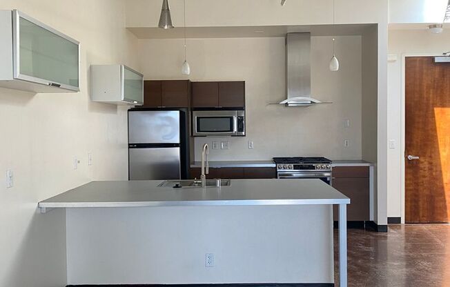 1 bed, 2 baths, 1,036 sqft, $1,600, Unit 408