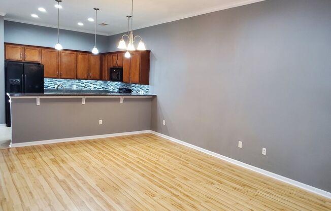 *Available Now* 3 Bedroom, 2bath townhome in the Highlands with a great lagoon view!