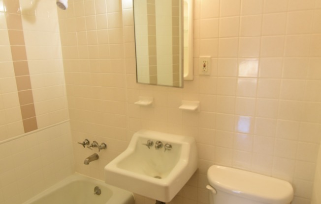 172 North Beacon St. 2S