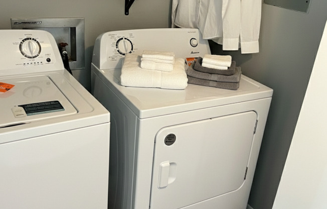 2 beds, 1 bath, 825 sqft, $890, Unit 2931-2