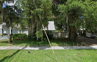 752 N WESTMORELAND DR