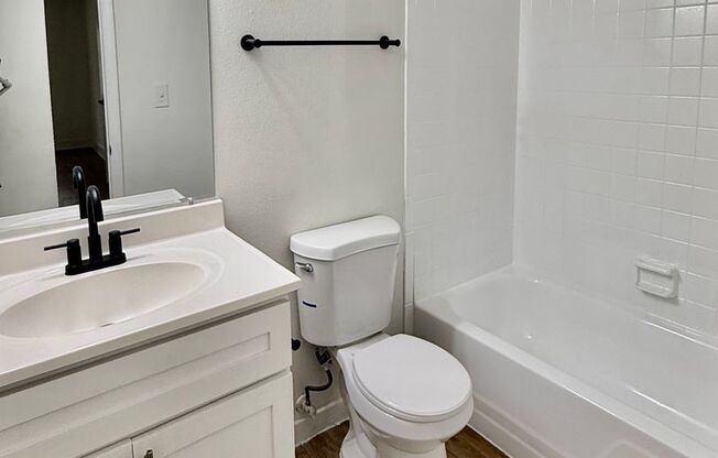 2 beds, 1 bath, 927 sqft, $1,525, Unit 75-12