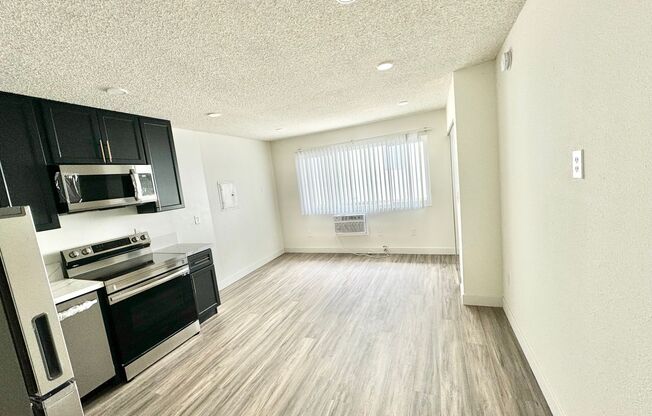 Studio, 1 bath, 375 sqft, $1,850, Unit 32 04