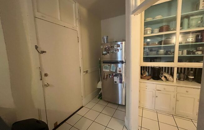 4 beds, 2 baths, $2,295, Unit 10