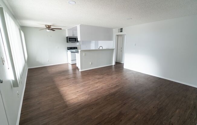 2 beds, 1 bath, 1,000 sqft, $1,998, Unit 120