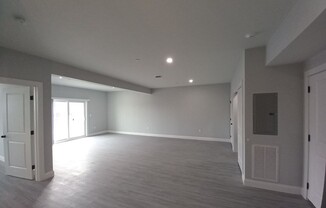 1 bed, 1 bath, 1,000 sqft, $2,650, Unit 35