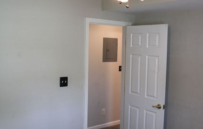 One Bedroom Second Floor Apartment- Dundalk, MD