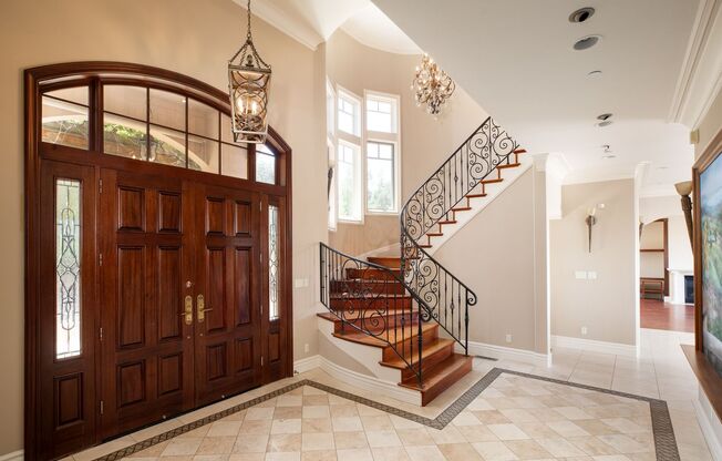 Amazing home, with incomparable views and privacy, but close in convenience!