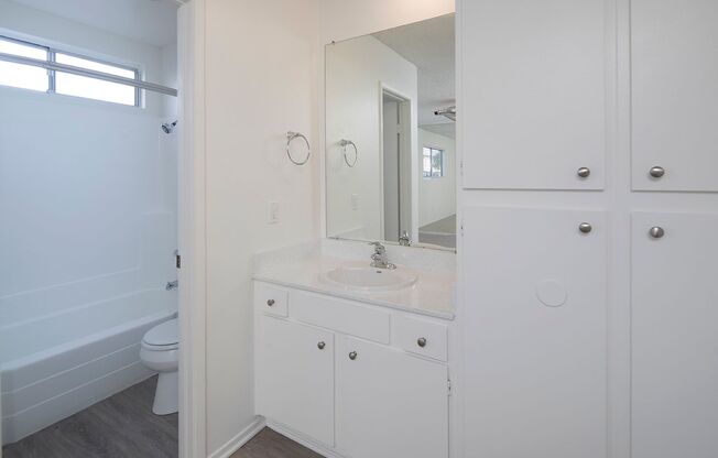 1 bed, 1 bath, 560 sqft, $1,725, Unit 10