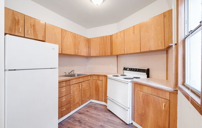 Studio, 1 bath, 400 sqft, $1,150, Unit A09