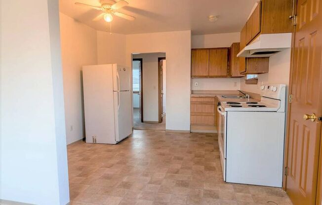 2 beds, 1 bath, $1,200, Unit B