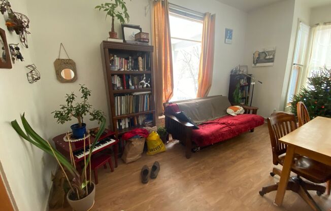 2 beds, 1 bath, $1,925