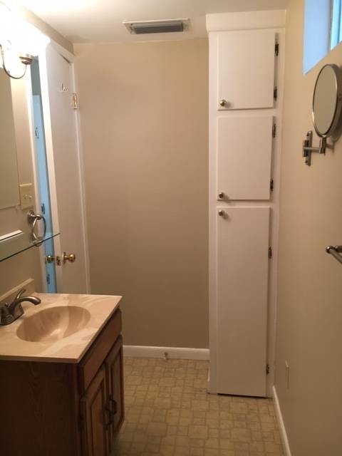 2 beds, 1 bath, $1,300