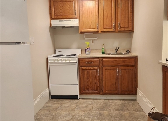 Studio, 1 bath, 425 sqft, $2,200, Unit 2