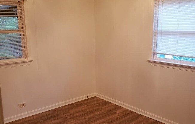 2 beds, 1 bath, $1,100