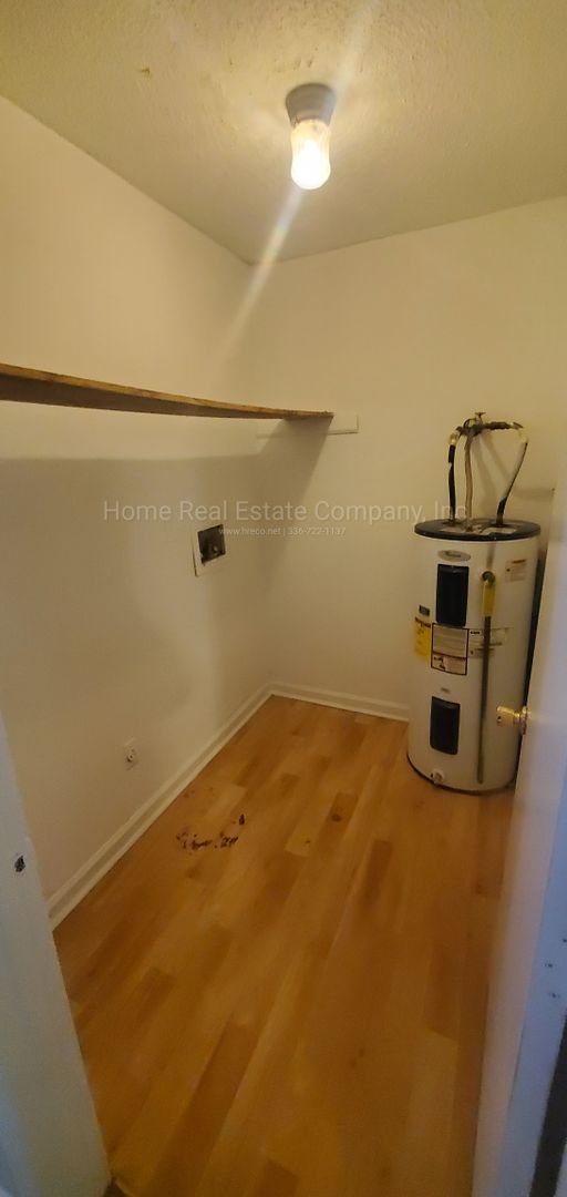 Parkview Apartments | 3011 Broadbay Drive Apt D