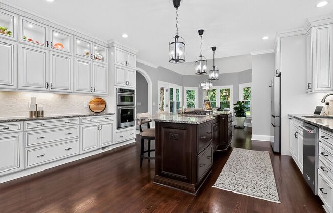 4 beds, 3.5 baths, $6,300