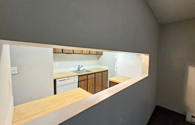 1 bed, 1 bath, 571 sqft, $995, Unit 44