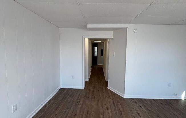 2 beds, 1 bath, $1,200, Unit 107