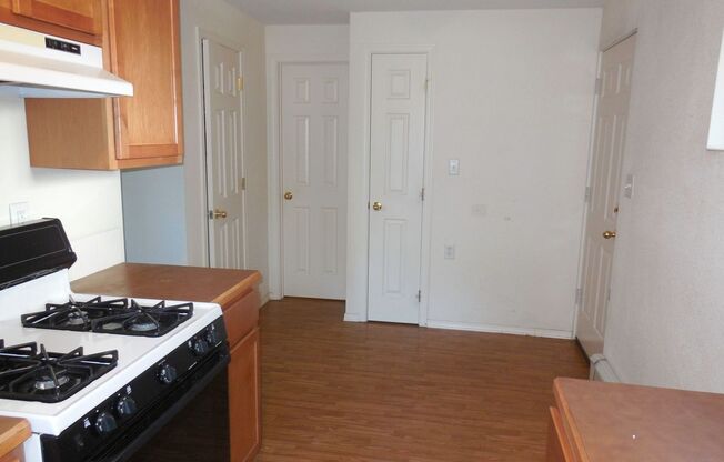 1 bed, 1 bath, 800 sqft, $1,200