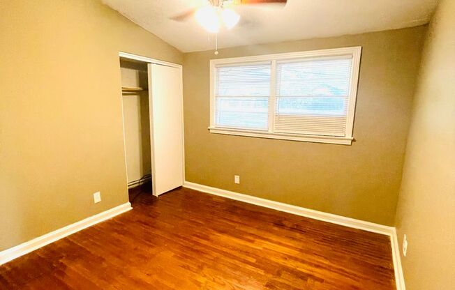 3 beds, 1 bath, $875