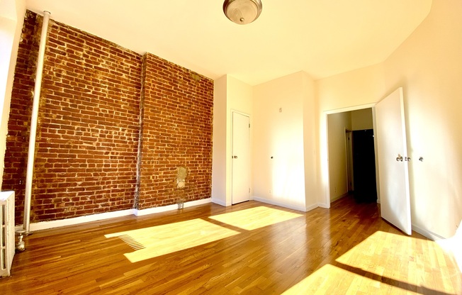 2 beds, 1 bath, $4,295, Unit 4W