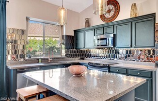 4454 E DL LN