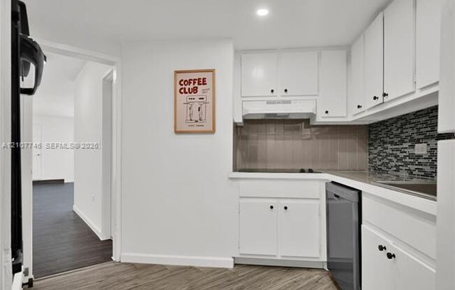 2 beds, 2 baths, $3,300, Unit # 1121