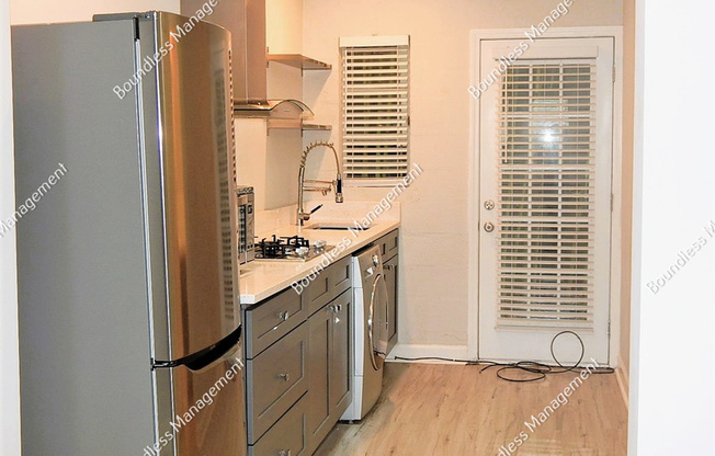 712 HIGHLAND AVE NE