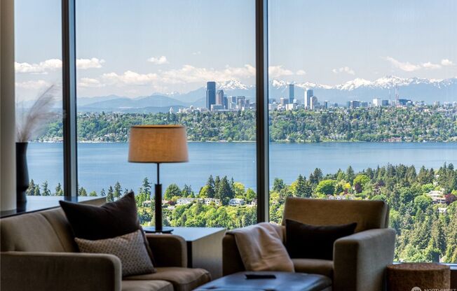 3Bd/2.5Ba Bellevue Condo