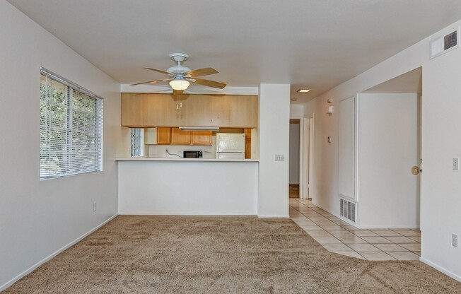 Sunny Top Floor Condo With Private Balcony In Pacific Beach