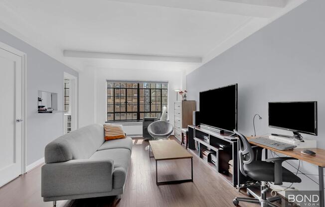 10 PARK AVE