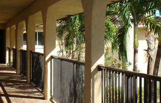 !BEAUTIFUL 2/2 IN THE HEART OF CORAL SPRINGS! $LOW MOVE IN COST$