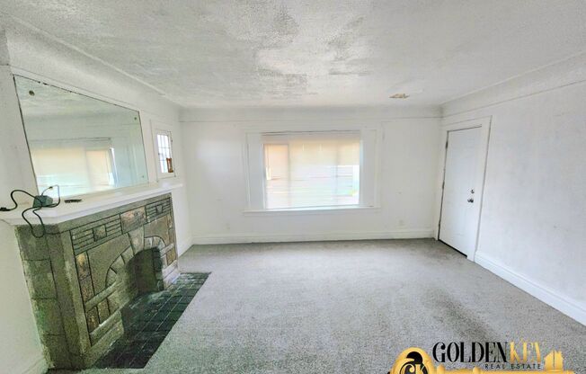 14613-14615 Mettetal St