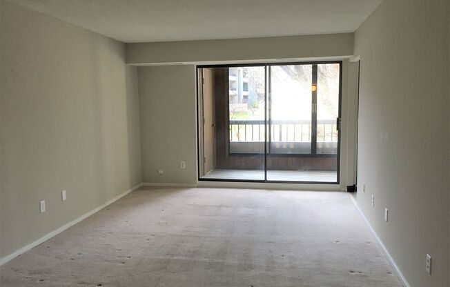Quaint 1 BR Condo in Columbia with Sunroom!