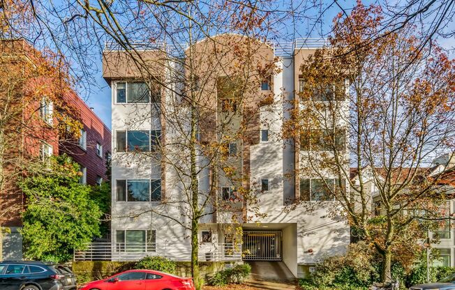 1 Bedroom Apartment Next To Cal Anderson Park! *Utilities and Garage Parking Included!*