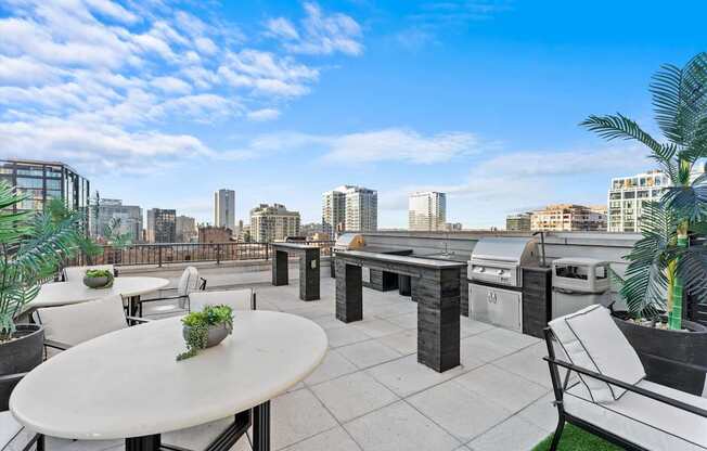 Outdoor at Chateau on Wells, Chicago